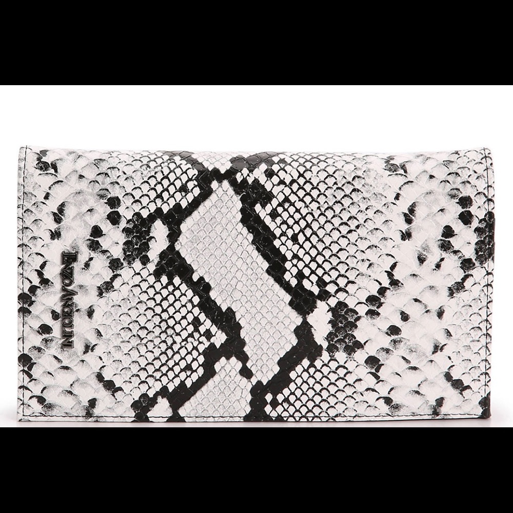 Enzo Angiolini travel clutch